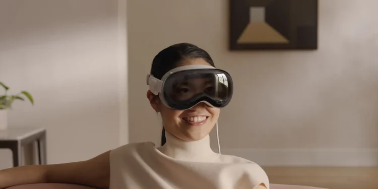 YouTube, Apple Vision Pro İçin Özel Uygulamasını Nihayet Yayınladı